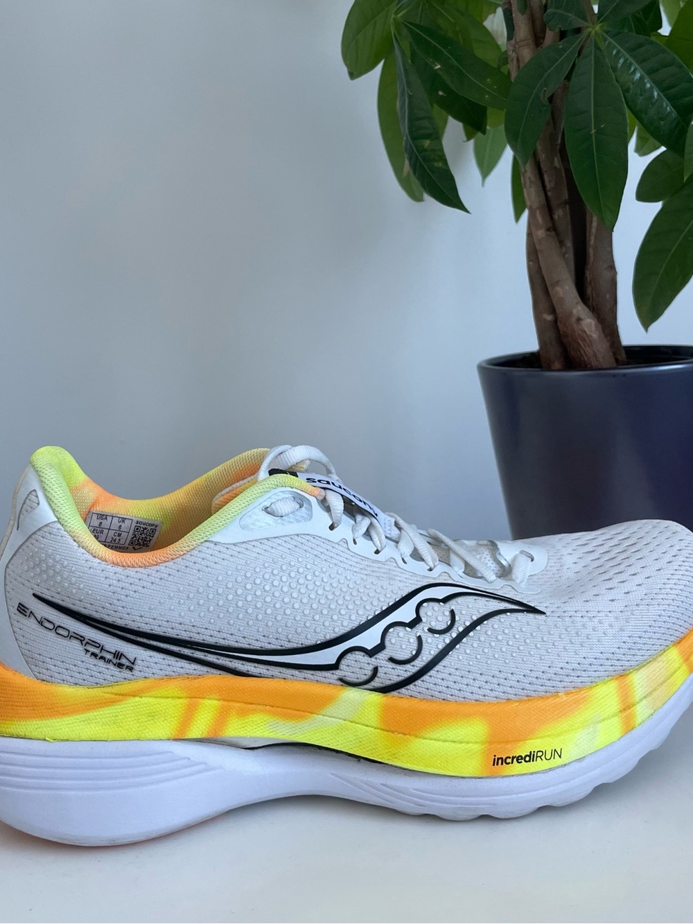 Women Size 8 Saucony Endorphin White Black Yellow Orange Running Shoes